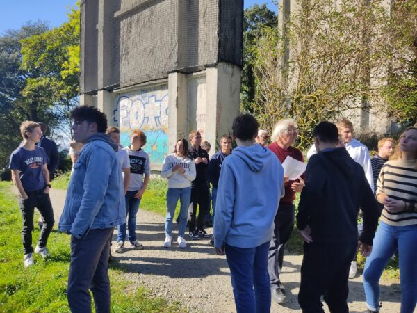 L’après-midi a été consacrée à une visite du site et une déambulation sur l’ouvrage.