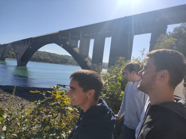 L’après-midi a été consacrée à une visite du site et une déambulation sur l’ouvrage.