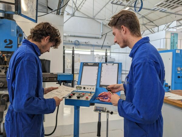 Premiers calculs pour régler la machine