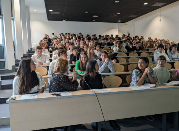 Les professionnels présents ont fait des retours en direct aux étudiants