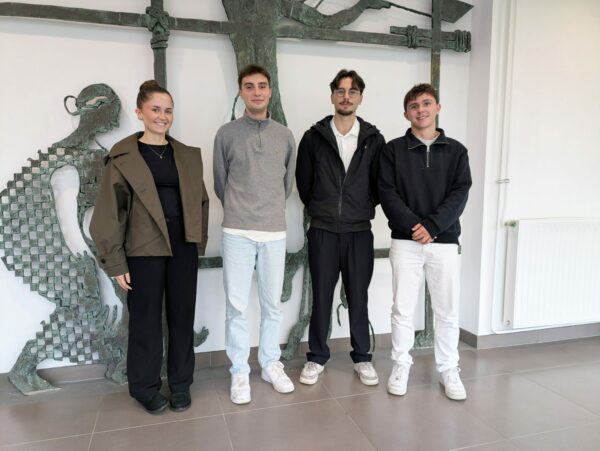 Les étudiants qui prennent en charge le projet