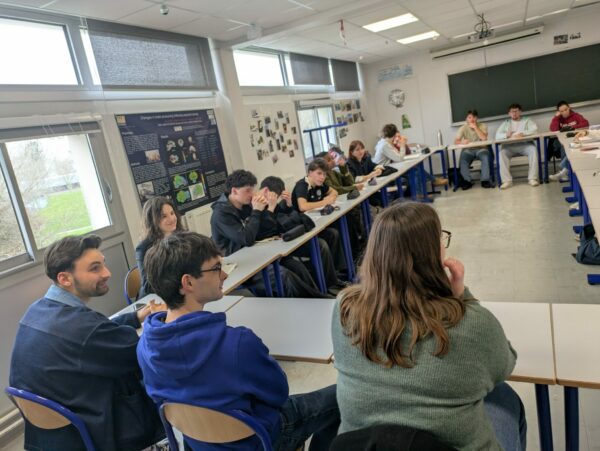 Les anciens ont répondu aux questions des étudiants