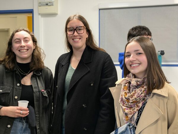 Nina avec d'autres anciennes étudiantes lors du forum de l'alternance en Génie Biologique
