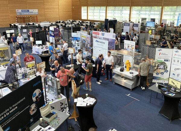 Dans un espace exposant de plus de 1200 m2, enseignants, professionnels et étudiants ont échangé sur les nouvelles tendances et technologies.