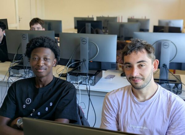 Deux étudiants de la LP MGC prêts pour leur premier cours !