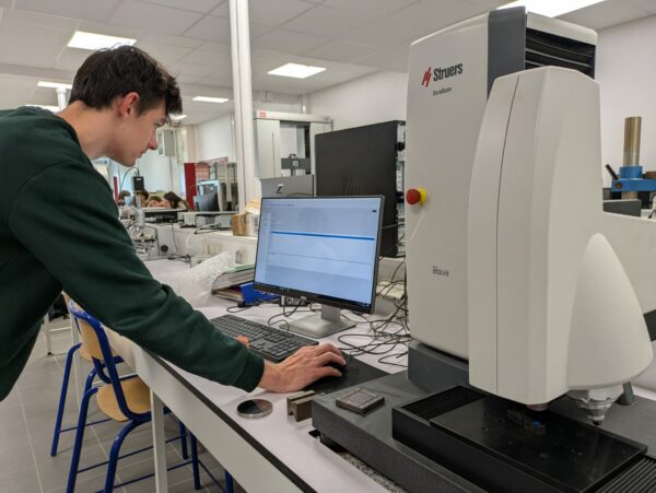 Autre type d'exercice possible : le contrôle de dureté de la pièce au microscope
